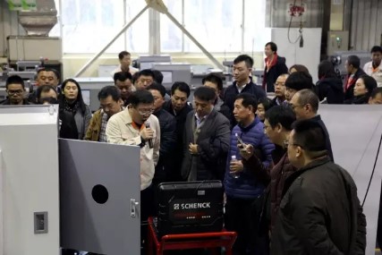 supplie al por mayor mental del fabricante del torno de la máquina del mango de maniobra del CNC del precio de la máquina del torno del CNC del motor servo CAK80285 China