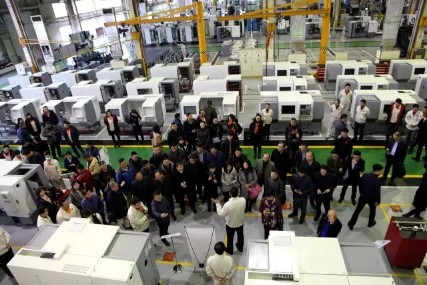 supplie al por mayor mental del fabricante del torno de la máquina del mango de maniobra del CNC del precio de la máquina del torno del CNC del motor servo CAK80285 China