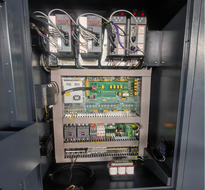 4 Ejes 3 Ejes Centro de mecanizado vertical SV960L Tamaño de la mesa 1100 * 550mm Centro de fresado vertical 6