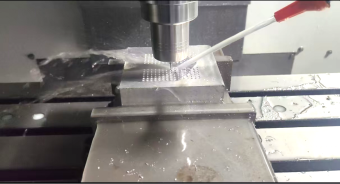 4 Ejes 3 Ejes Centro de mecanizado vertical SV960L Tamaño de la mesa 1100 * 550mm Centro de fresado vertical 8