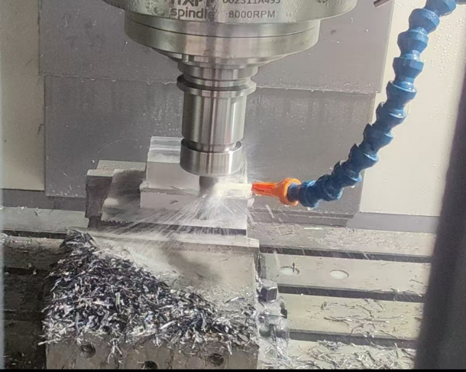 4 Ejes 3 Ejes Centro de mecanizado vertical SV960L Tamaño de la mesa 1100 * 550mm Centro de fresado vertical 11