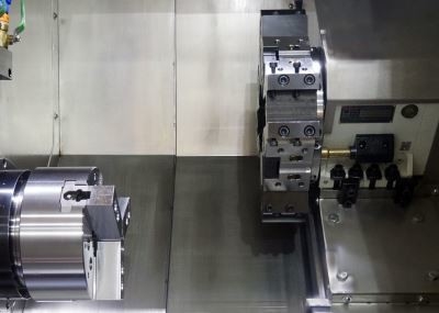 El CNC del poste de la herramienta de la serie de HK500LI HK tornea las máquinas para el hardware que procesa 11 kilovatios