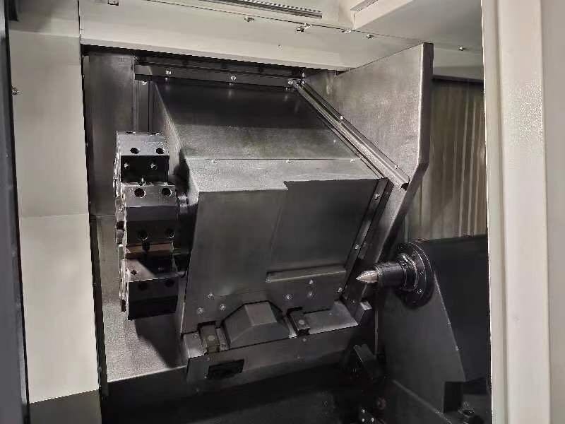 El CNC inclinado horizontal de la cama HTC40E/500 tornea el control SMTCL SYMG del motor GSK988TA Fanuc de 15KW 11KW