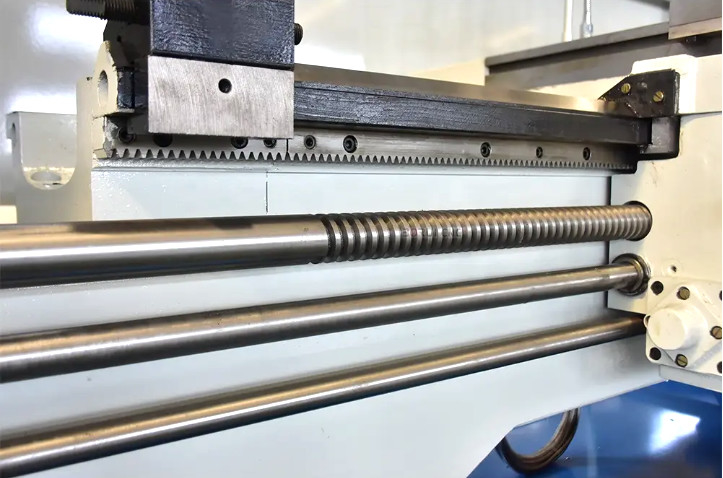 Cama de trabajo pesado de torsión manual CA6180 Torno manual con husillo de 105 mm