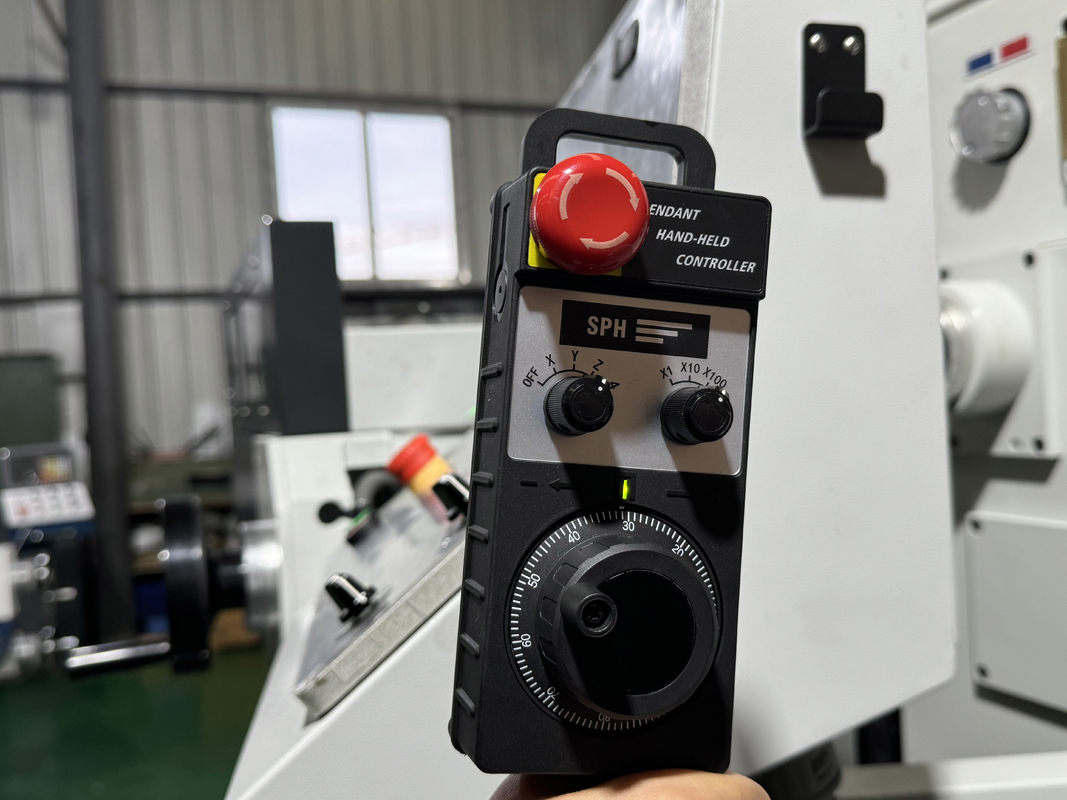 4 Ejes Máquina de fresado CNC vertical XKH8140A Procesamiento de moldes pequeños Máquina de fresado manual de herramientas universales CNC