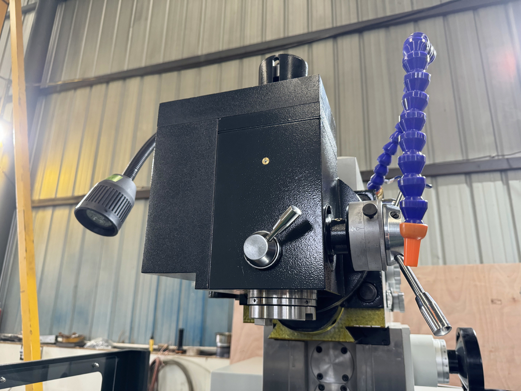 4 Ejes Máquina de fresado CNC vertical XKH8140A Procesamiento de moldes pequeños Máquina de fresado manual de herramientas universales CNC