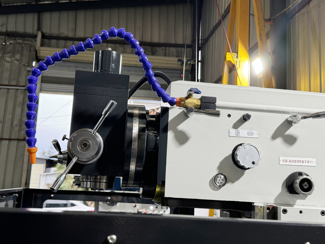 4 Ejes Máquina de fresado CNC vertical XKH8140A Procesamiento de moldes pequeños Máquina de fresado manual de herramientas universales CNC