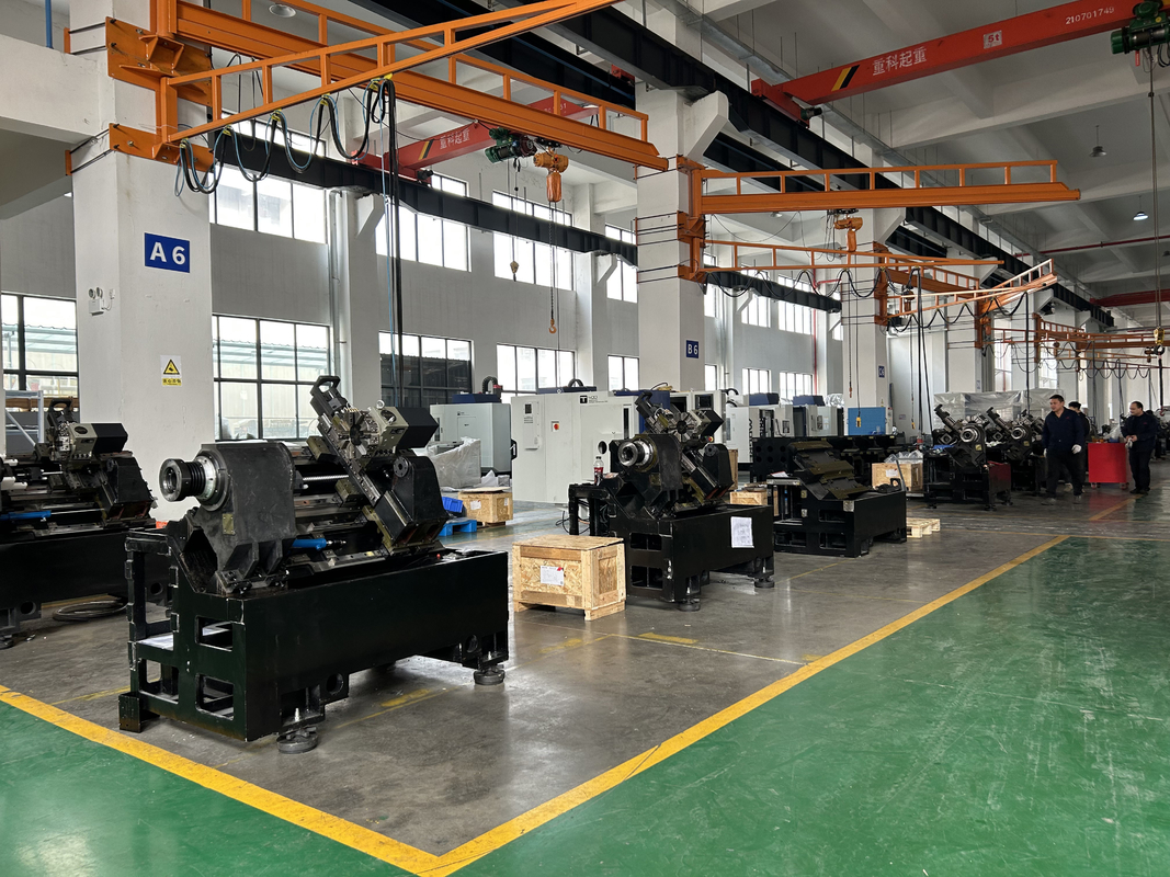 Torno automático CNC T400 de alta rigidez rieles de guía lineal Servo torreta GSK Torno de cama inclinada CNC de metal