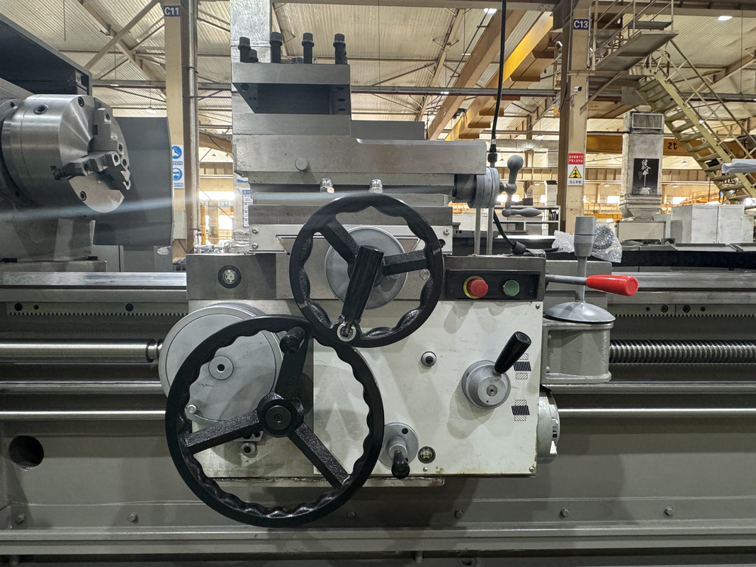 Torno universal CW6180B de alta rigidez 600 mm ancho de la cama motor de trabajo pesado máquina de torneado