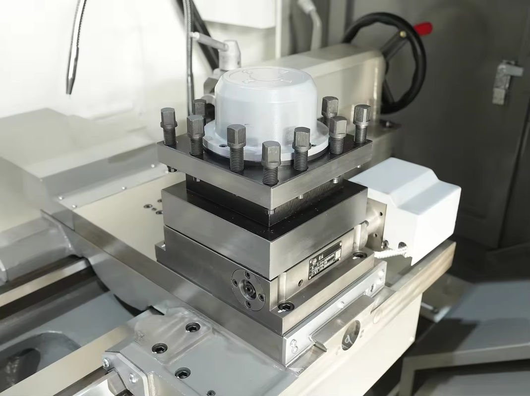 Torneo CNC CAK63285 Dormitorio plano Máquina de torneo CNC 4 estaciones torreta con servomotor