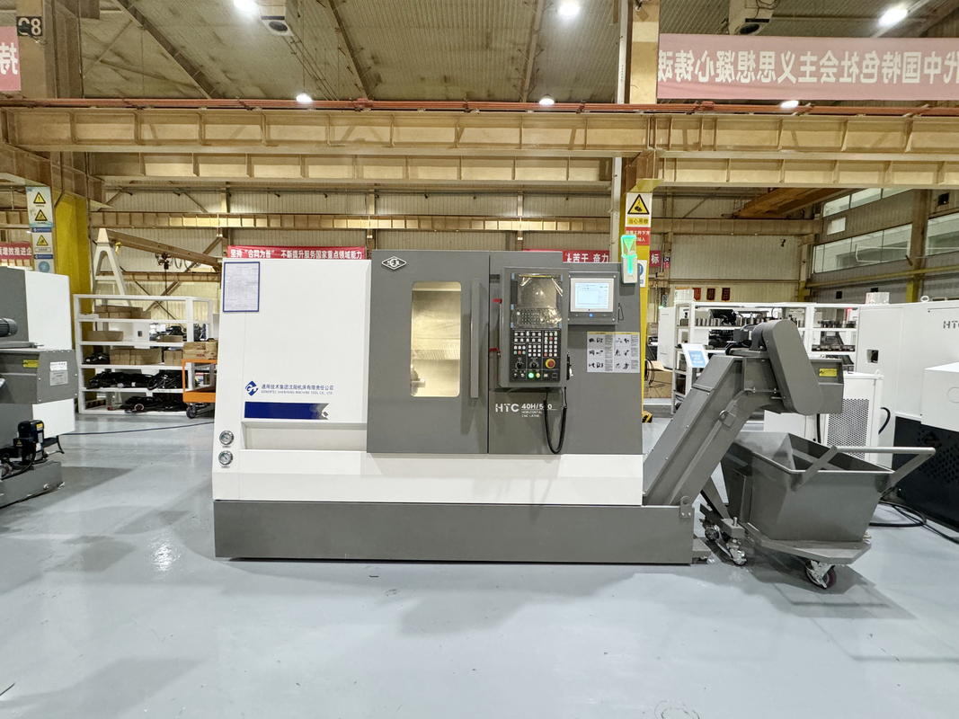 Torno CNC HTC40H de alta eficiencia con motor de jaula de bolas de largo recorrido para el procesamiento de ejes SMTCL Torno CNC de bancada inclinada
