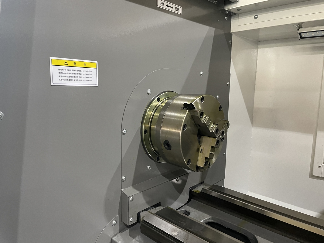 Torno CNC de cama plana horizontal de trabajo pesado de la serie CAK 63 para el mecanizado de materiales metálicos