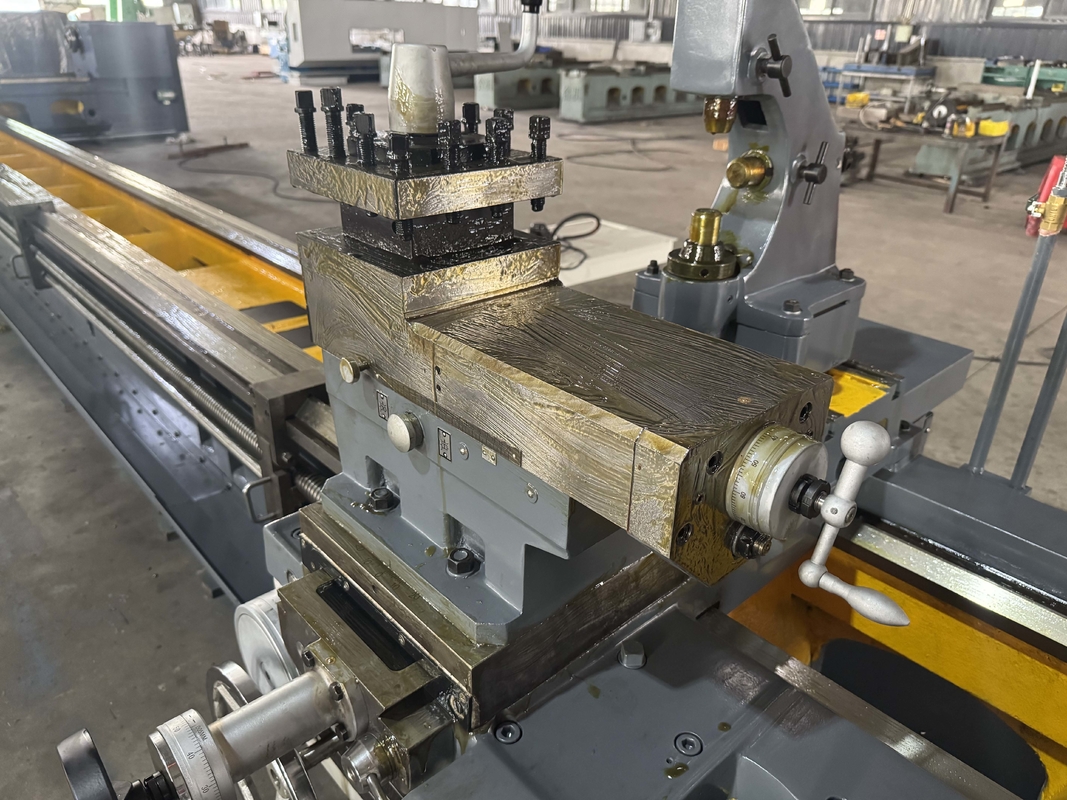 CW6180F Torno horizontal ordinario pesado de alta rigidez de guía de tren ancho 600 mm Torno manual de piso