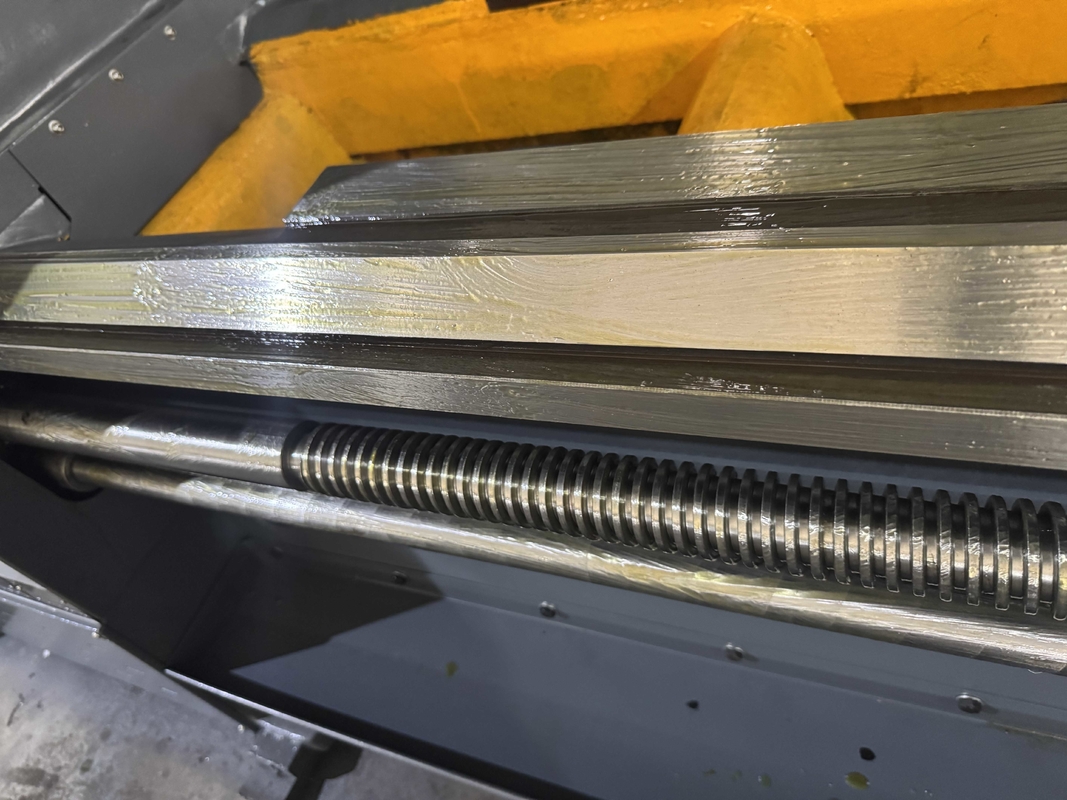 Torno de trabajo pesado para piezas metálicas grandes CQW61100F Torno de trabajo pesado de corte potente