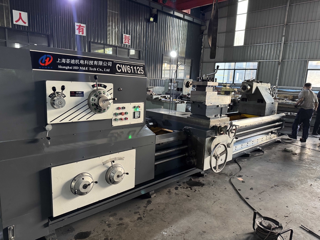 Potente torno de trabajo pesado CW61125 Gran broca de husillo de 130 mm Torno de motor horizontal ordinario