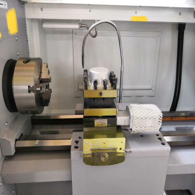 Máquina de torneado CNC CAK6385 Servo motor de 4 estaciones Torreta Metal Torno CNC