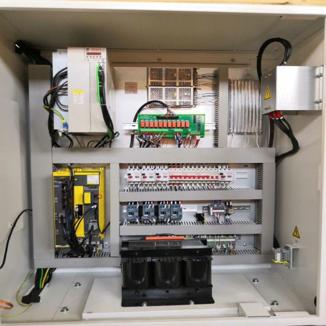 Torneo CNC CAK63285 Dormitorio plano Máquina de torneo CNC 4 estaciones torreta con servomotor