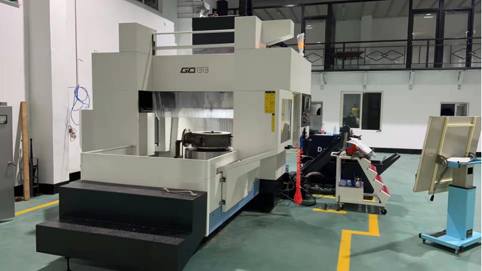 Tipo forma de perforación BT50 del pórtico GD1313 de la herramienta del centro de mecanización del CNC que muele